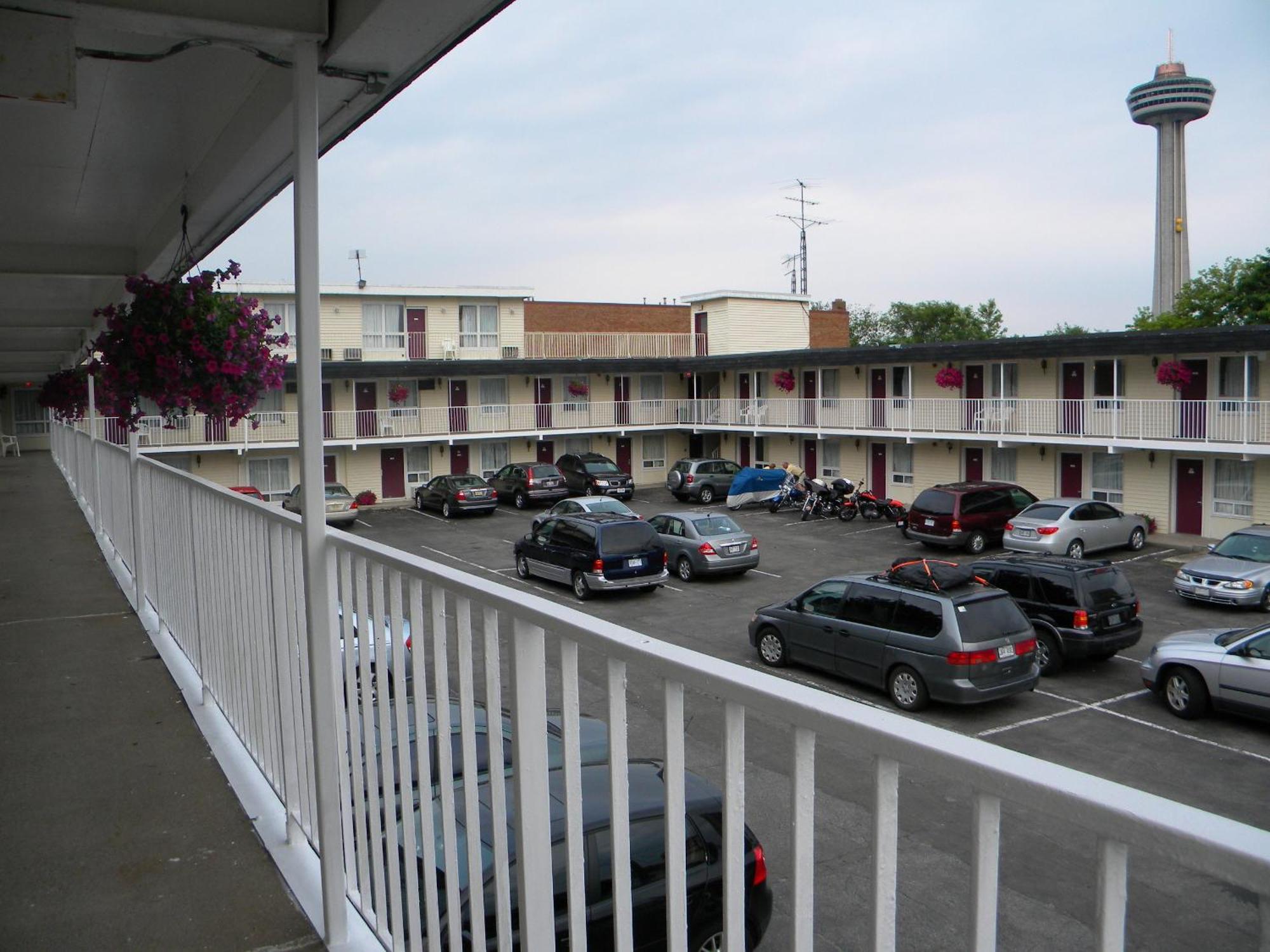 Fairway Inn By The Falls Niagara Falls Exterior photo