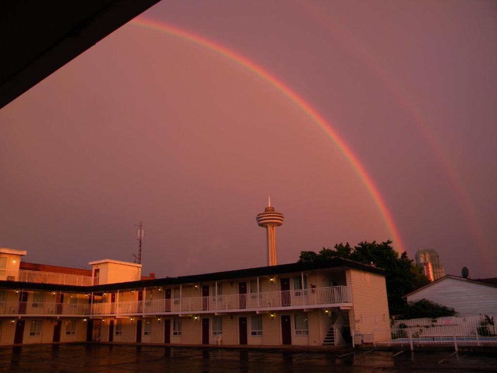 Fairway Inn By The Falls Niagara Falls Exterior photo