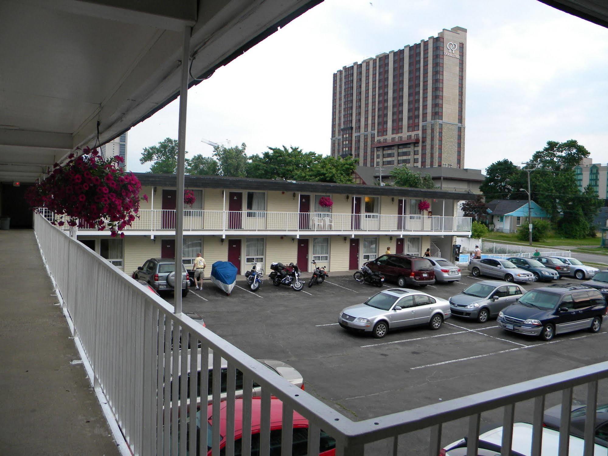 Fairway Inn By The Falls Niagara Falls Exterior photo