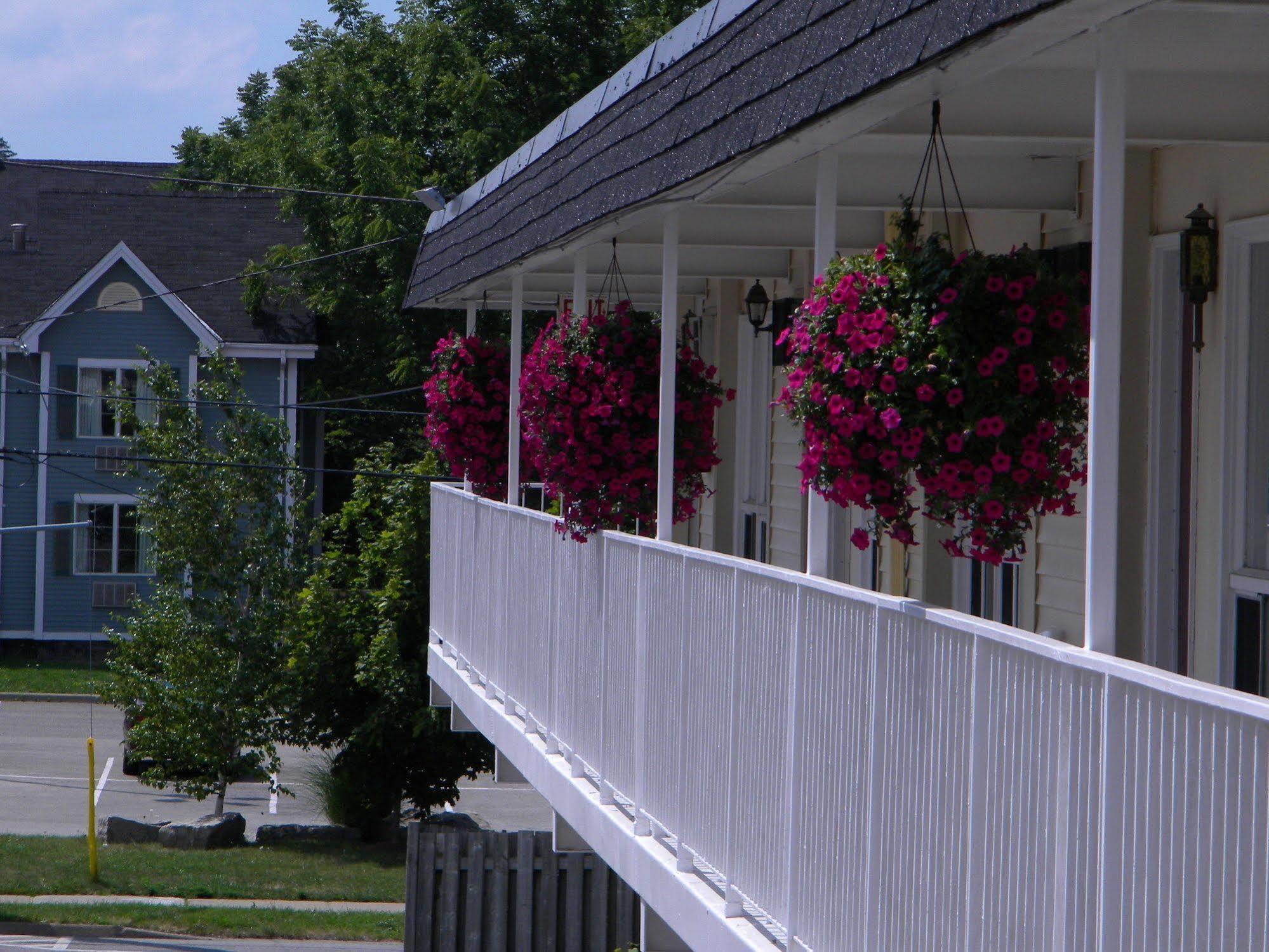 Fairway Inn By The Falls Niagara Falls Exterior photo